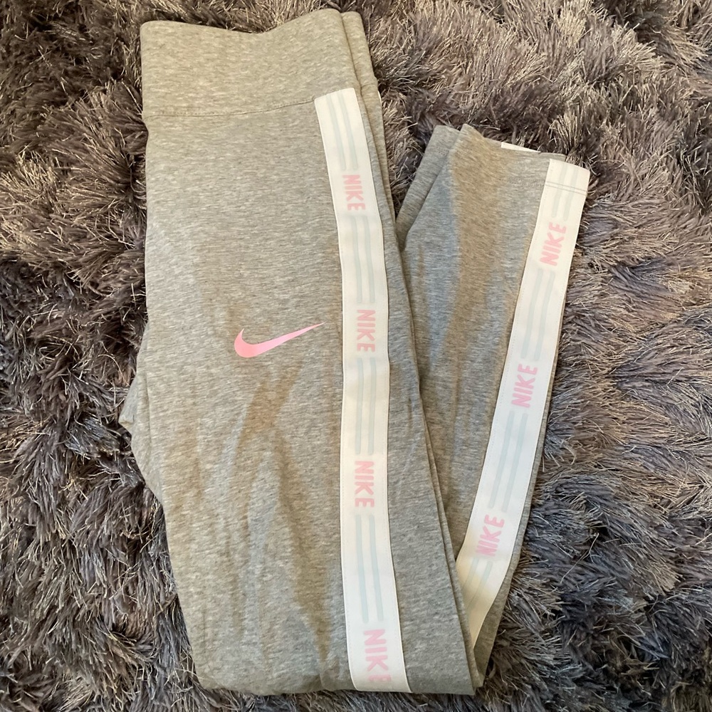 Grey Nike leggings